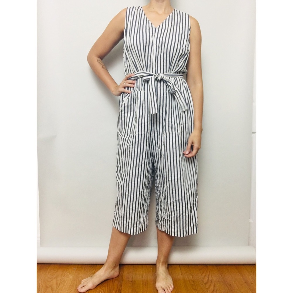 White and navy jumpsuit - Picture 1 of 3